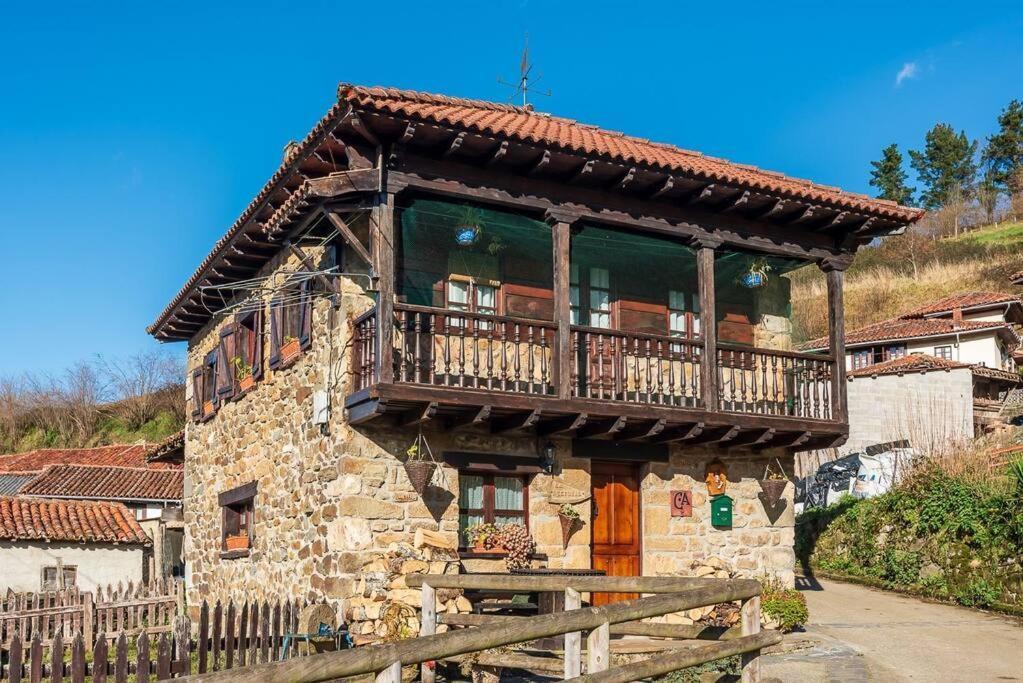 La Casa Rectoral De El Tozu